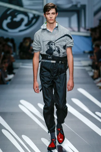 Look 8